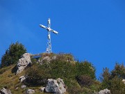 27 Zoom sulla cima con croce